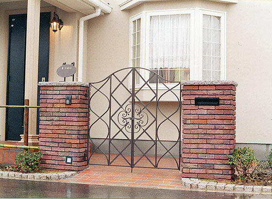 Gate01