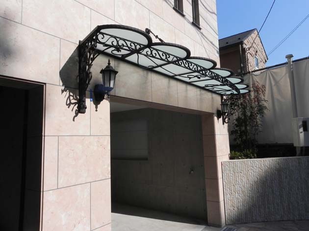 Rain shelter bracket12